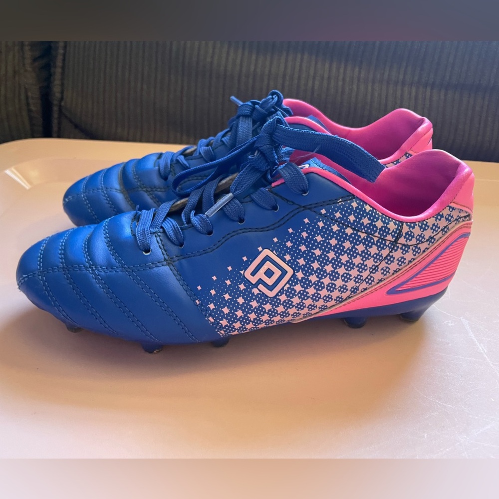 Dream Pairs Blue and Pink Kids Soccer Cleats Size 4